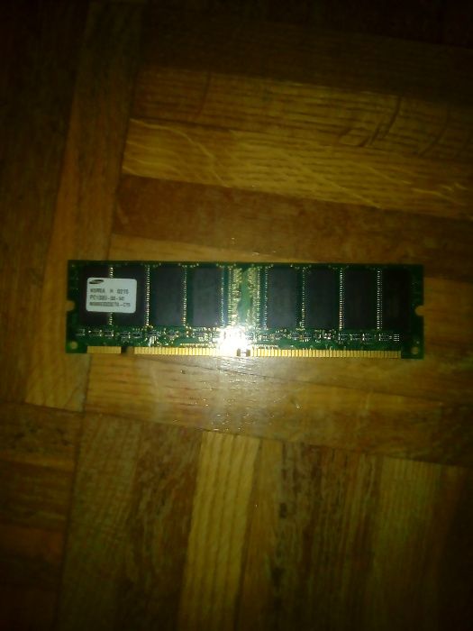 Samsung 128 MB SDRAM 133mhz 168-pin DIMM Memory