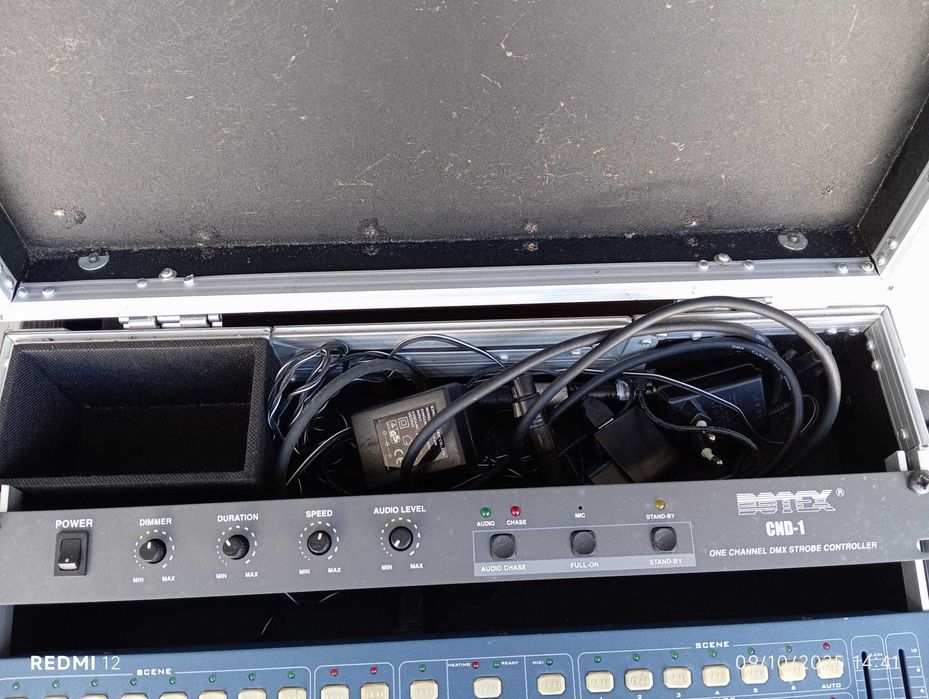 Mesa de Luzes Showtec Light Deck Pro 136 + Botex CND-1
