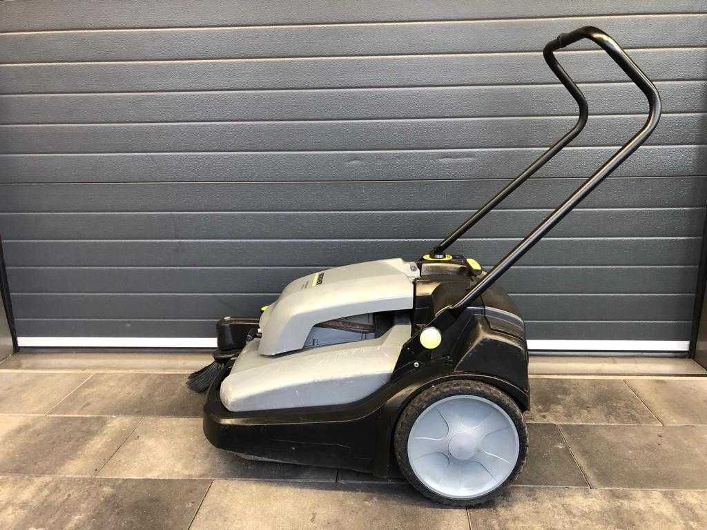 Zamiatarka Karcher KM 70/30 C  - napędzana elektrycznie