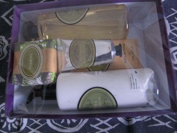 caixa de produtos de beleza-perfumaria Marionnaud