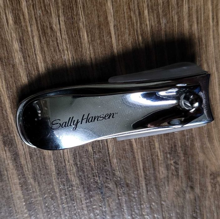 Sally Hansen mały obcinacz do paznokci stalowy Clip N Catch jak nowy