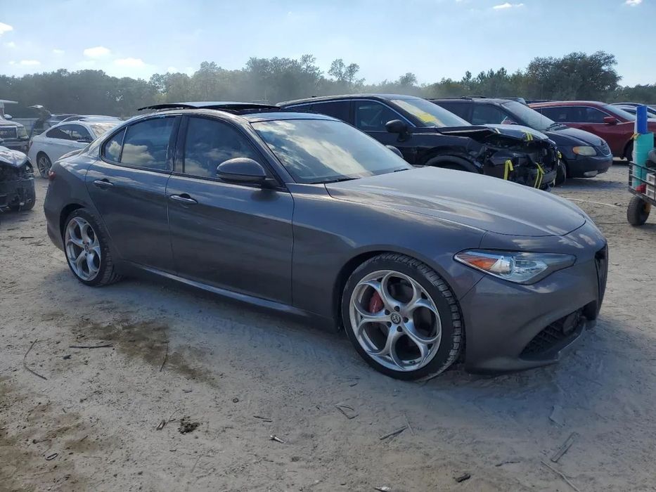 Alfa Romeo Giulia Piękny włoski samochód w drodze do Polski