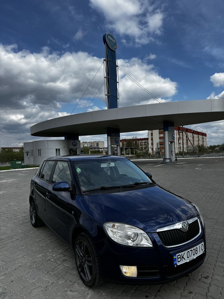 Продам SKODA FABIA II 2007 1.4 бензин