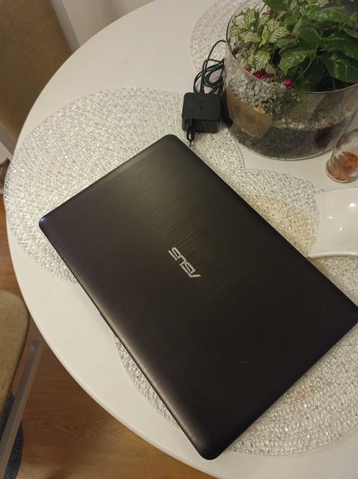 LAPTOP 15.6" ASUS F540Y - Do biura, internetu, filmów / HDMI / USB C