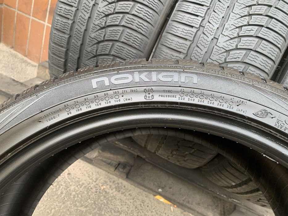 Зима 2шт Nokian WR A4 245/40 R20 99W