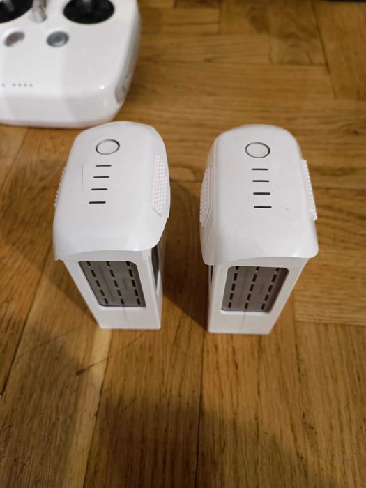 DJI Phantom 4, 2 baterie, dodatkowe śmigła