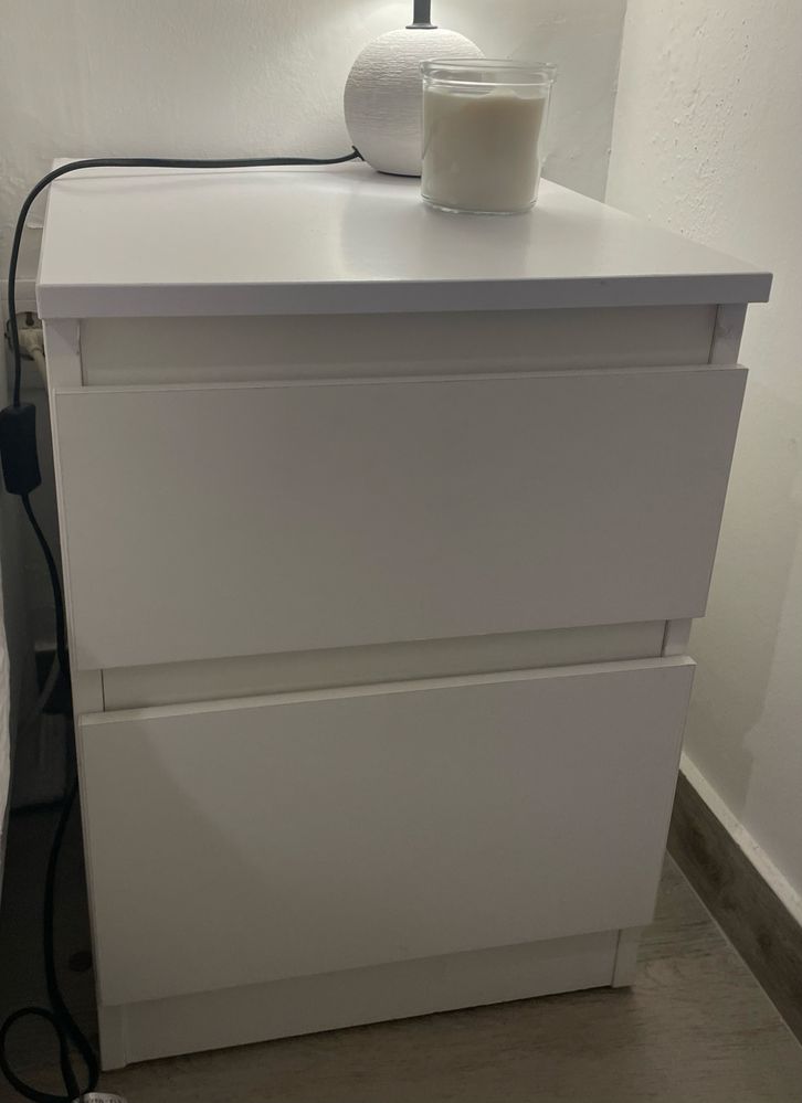 Mesinha de cabeceira pequena do IKEA