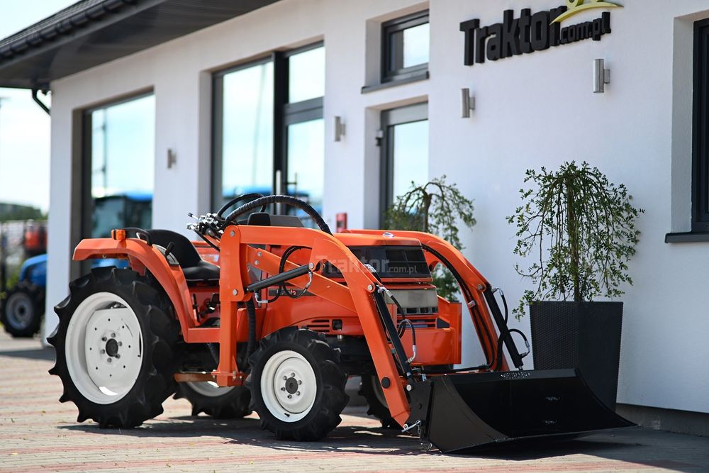 Ciągnik Kubota GT3D 4x4 - 21KM z przednim ładowaczem