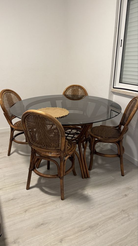 Mesa de Jantar em Vime com Tampo de Vidro + 4 Cadeiras