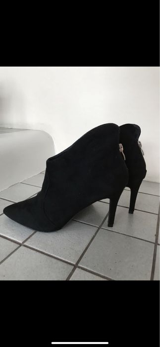 Botki na cienkim obcasie zabudowane