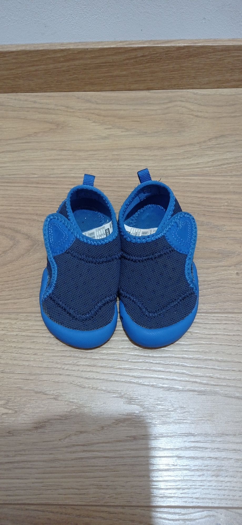 Buty, kapcie Decathlon rozmiar 24