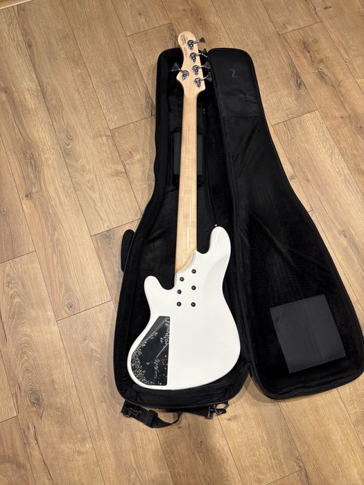 Cort Elrick NJS 5 gitara basowa bass