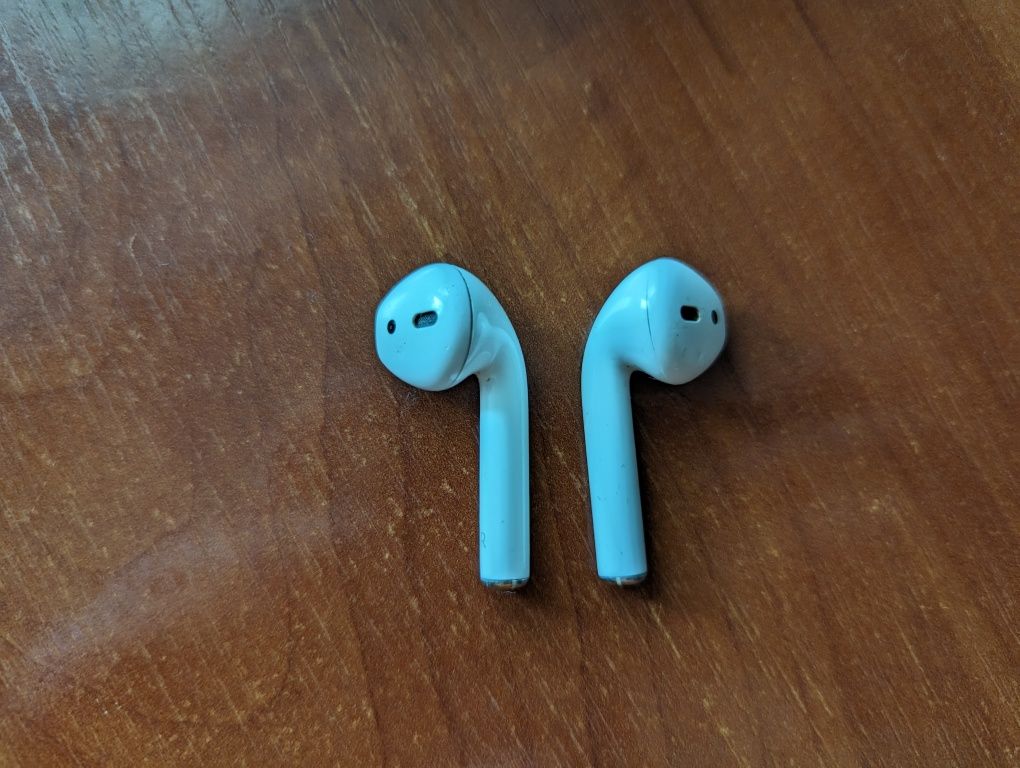 Продам Apple Airpods 2 оригінал