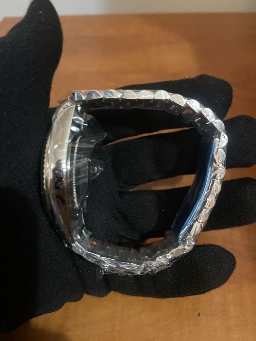 Rolex Day-Date 41mm Cherry Red Dial *NOVO*