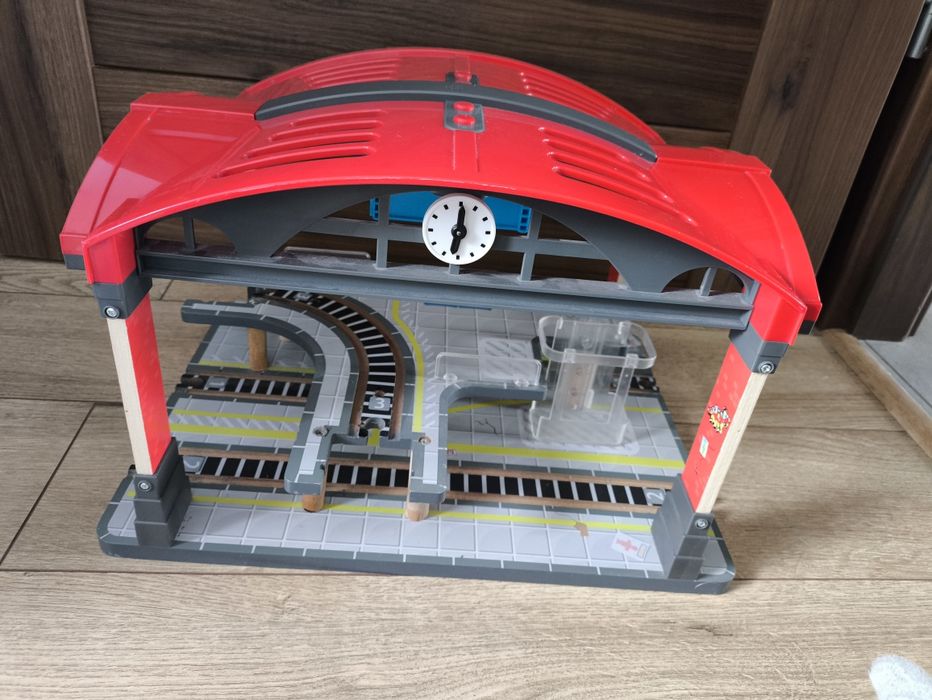 Dworzec drewniany Play Tive