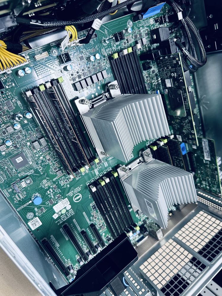 Сервер DELL Poweredge T630 8LFF