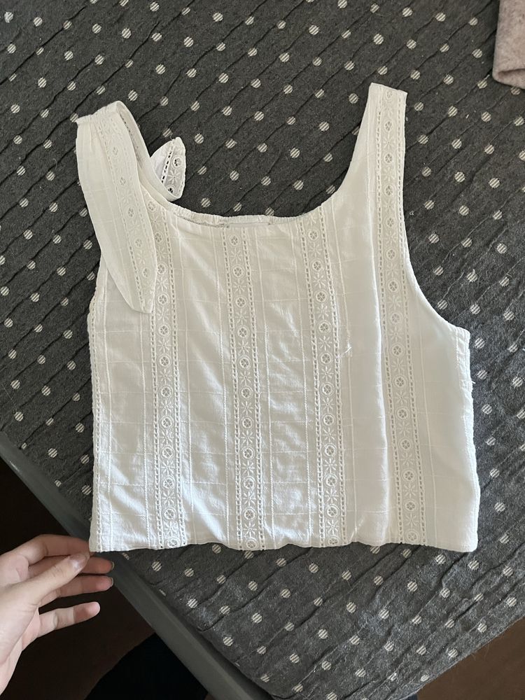 Top branco bordado
