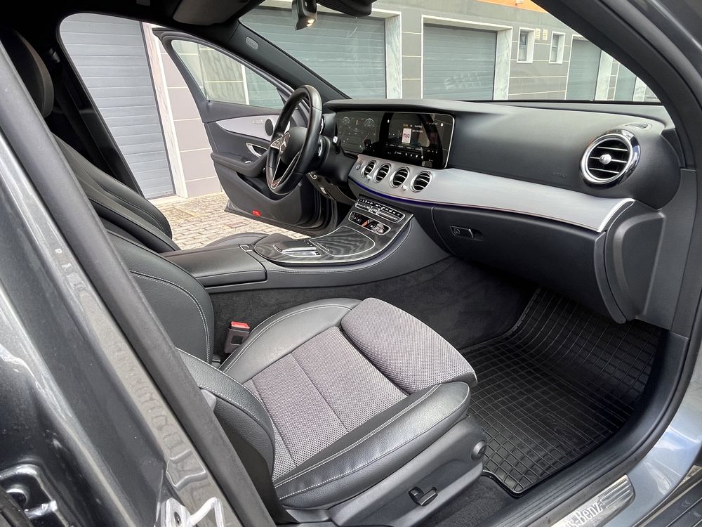 Mercedes-Benz E220d Advantgarde NACIONAL (Só 40.000 KM!)