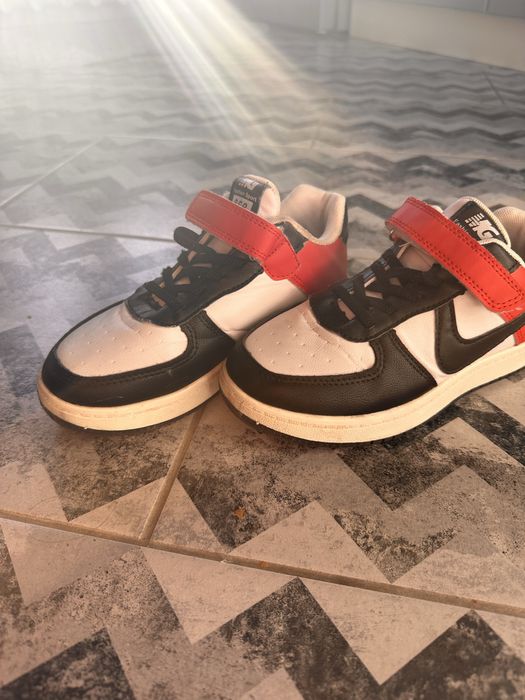 Продам кросівки унісекс