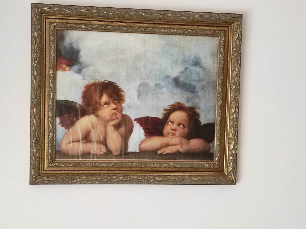 Quadro com moldura dourada