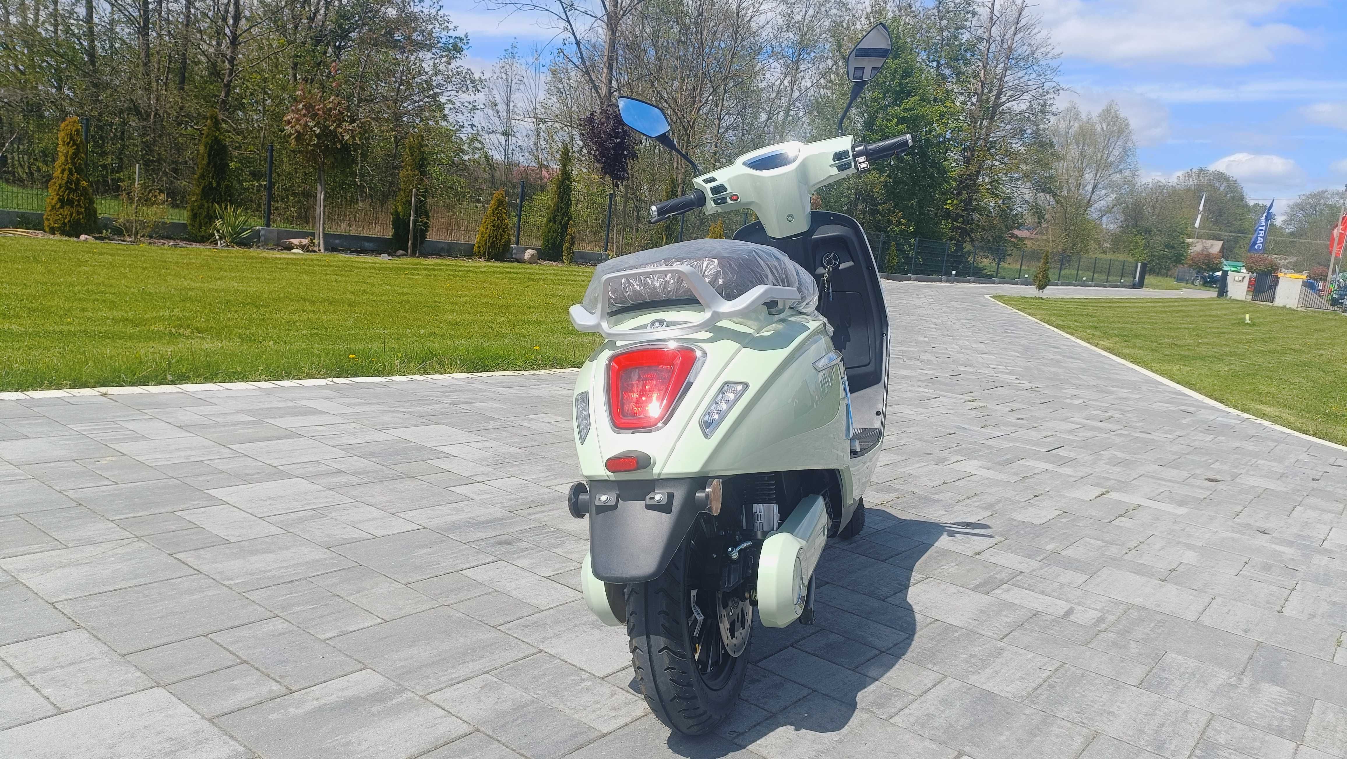 Skuter elektryczny ZF/HS-101 (Vespa), 72V51Ah nowy 75km/h PROMOCJA