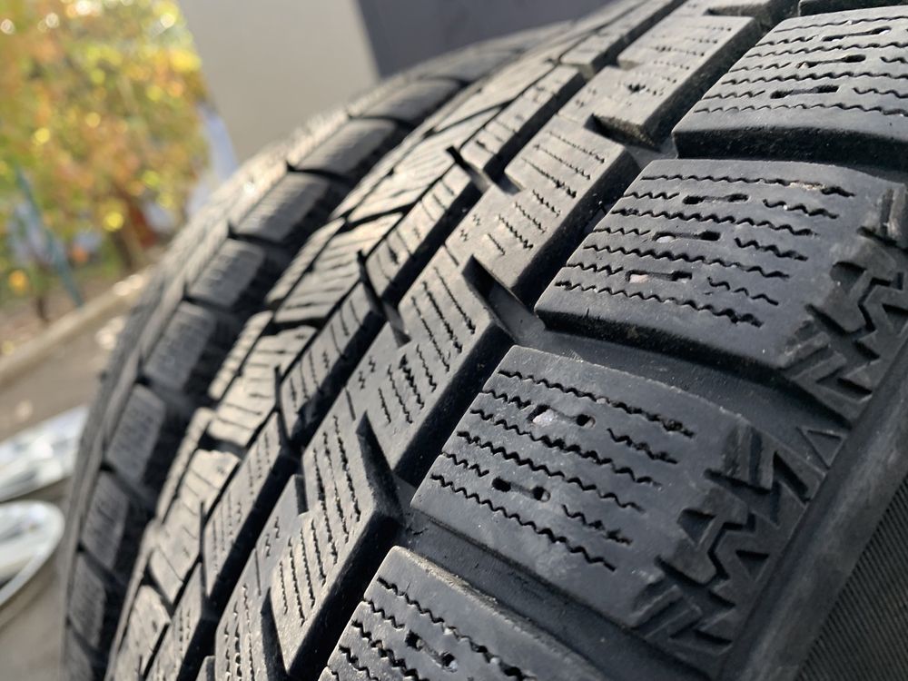 Пара зимней резины Kumho 225 55 R17