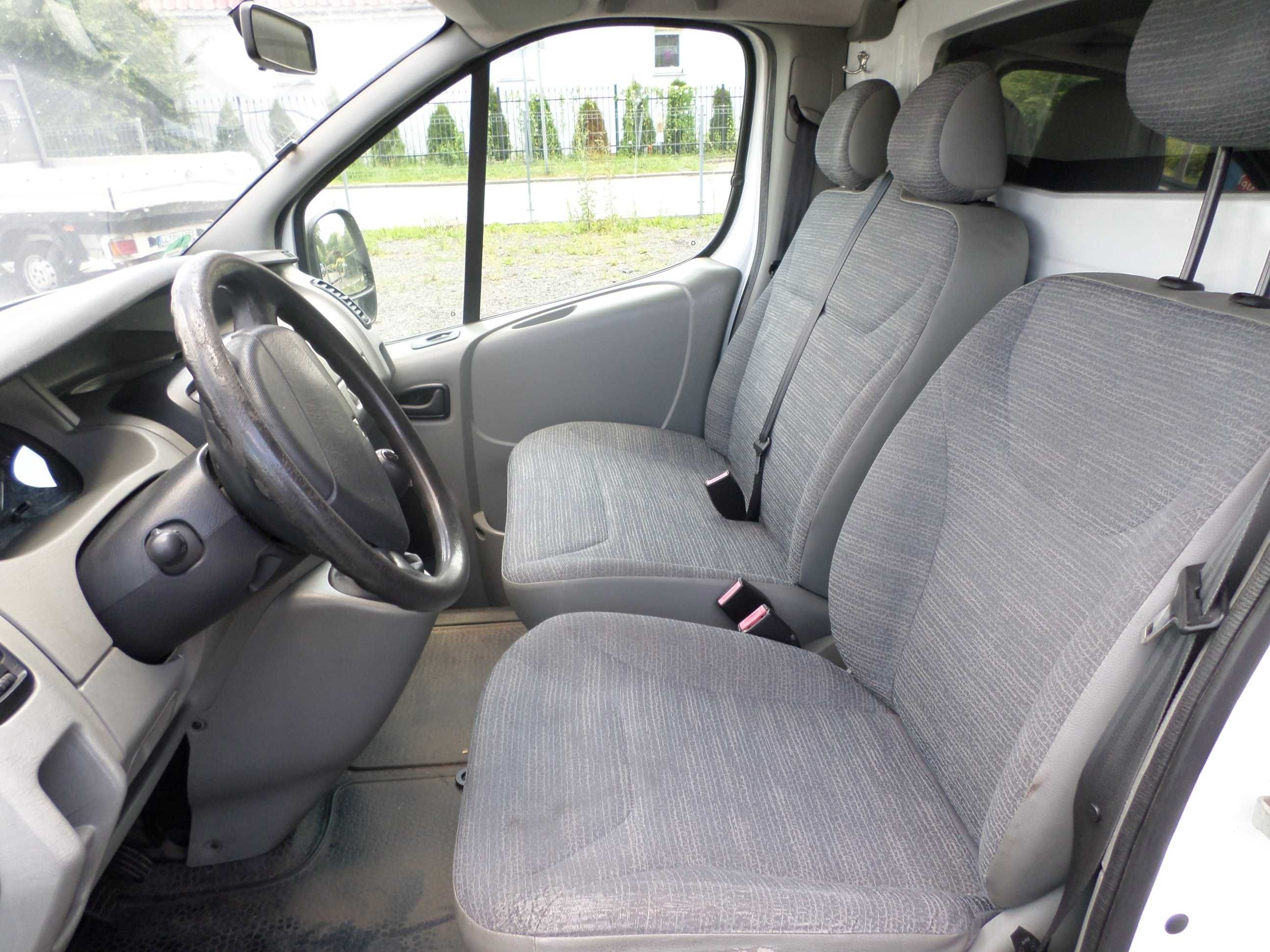 Renault Trafic 2.0 dci 115KM L2h1 wersja długa, uszkodzony silnik