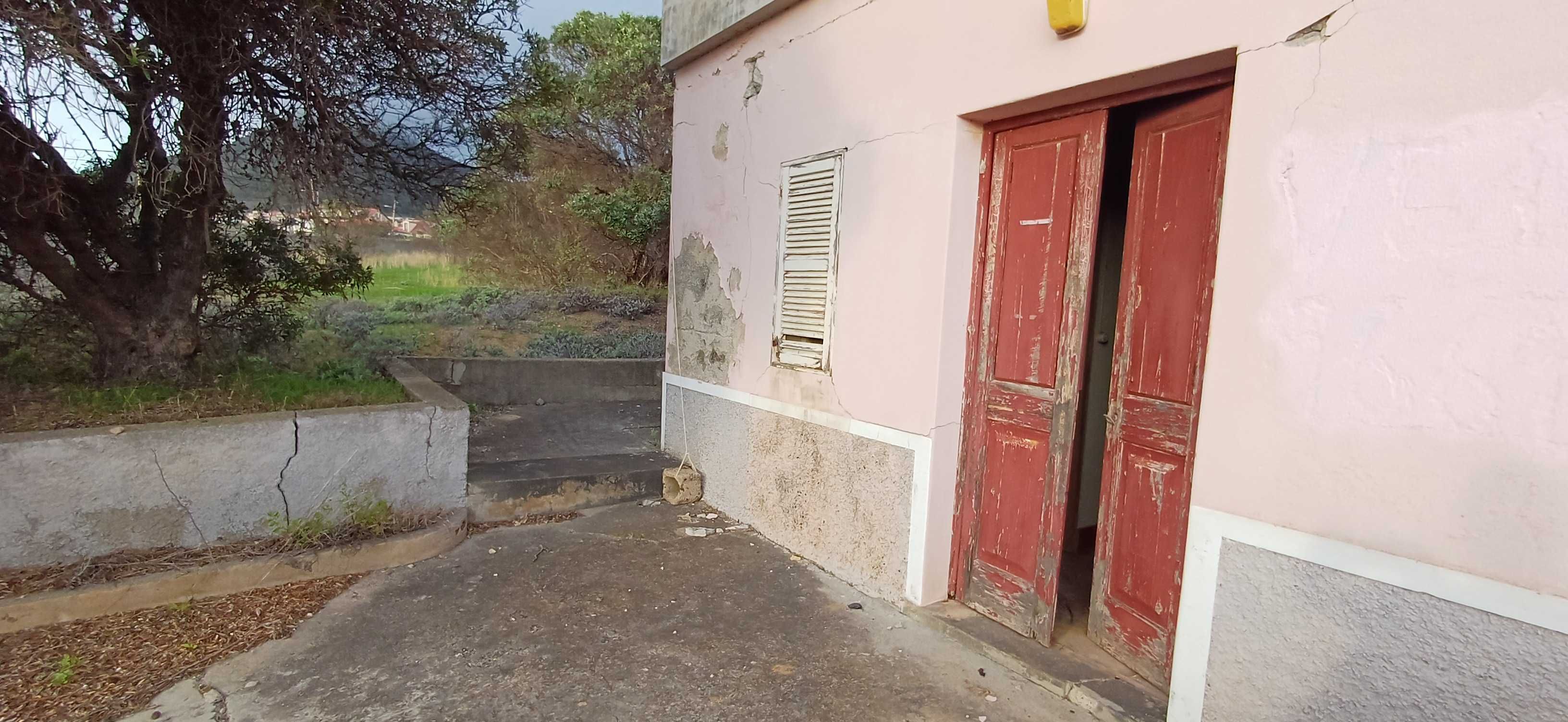 Moradia independente  ( 802 m2 )    Er 233  Casinhas  Porto Santo