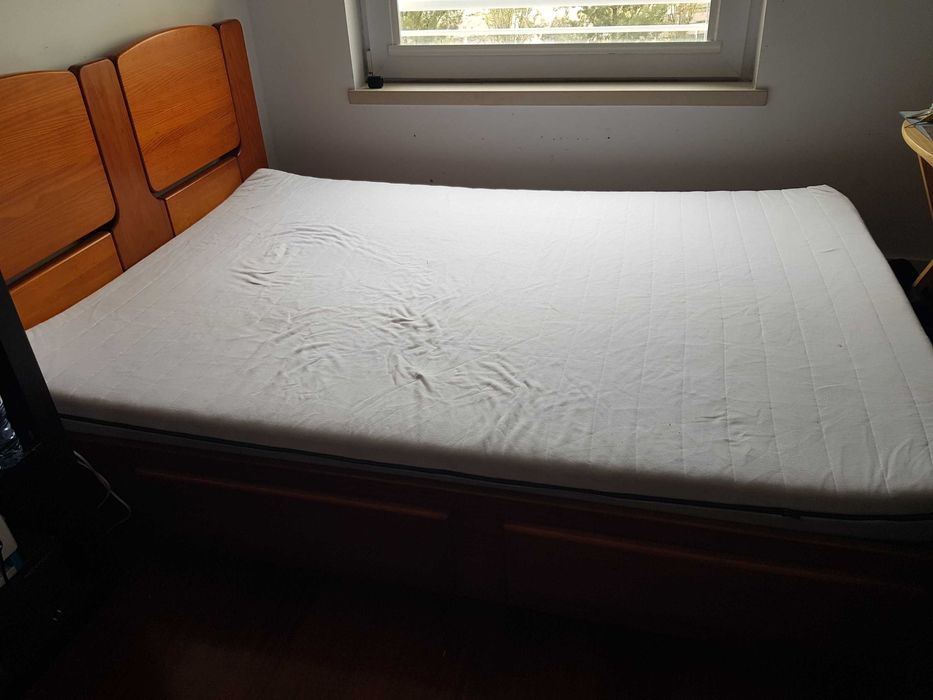 Cama casal (140x200) de madeira maciça & colchão