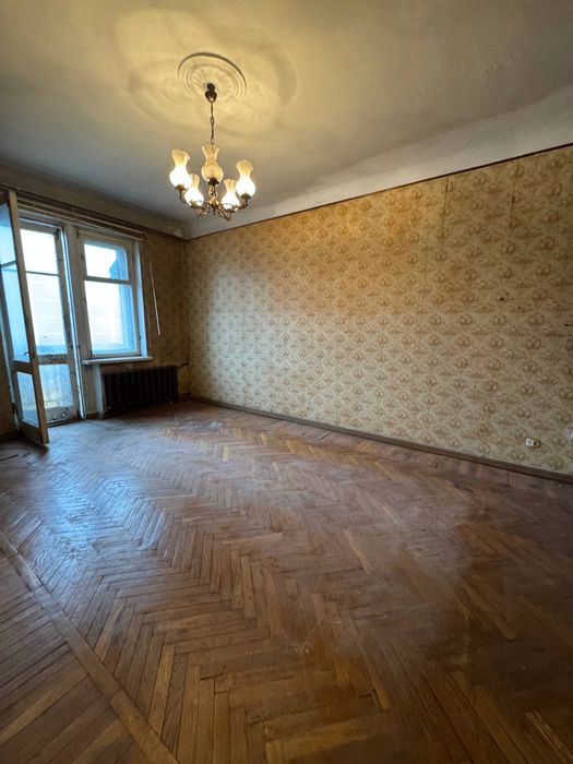 Трикімнатна сталінка в центрі