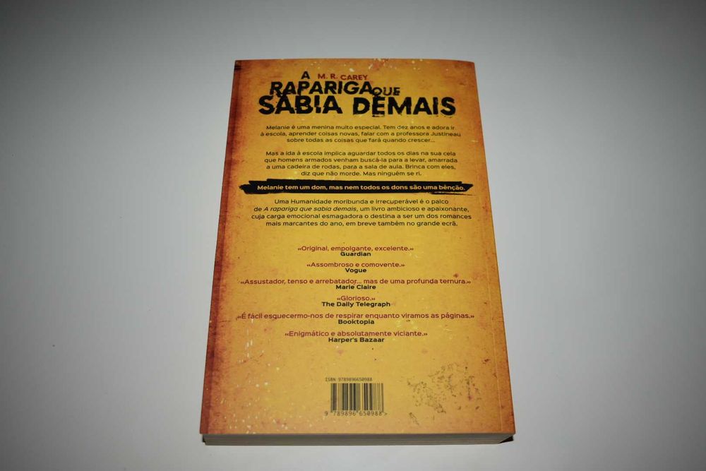 Livro “A Rapariga que Sabia Demais”, de M. R. Carey