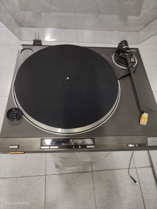 Gira Discos Technics SLQ300