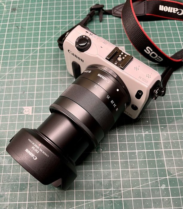 Canon EOS M + Macro lens + Flash + Bag