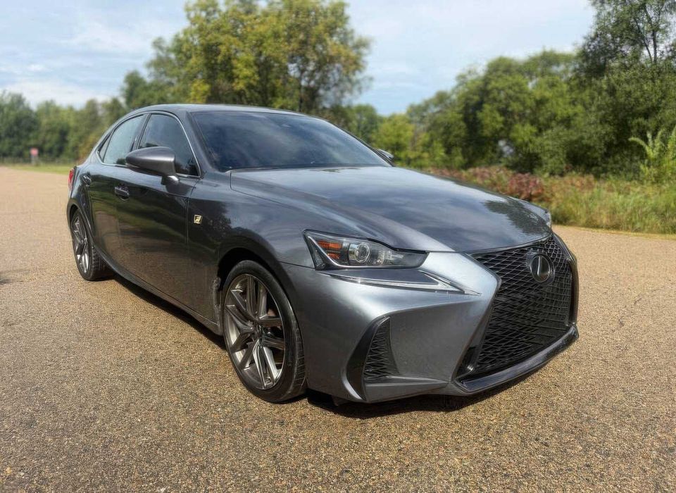 Lexus IS 300      2019