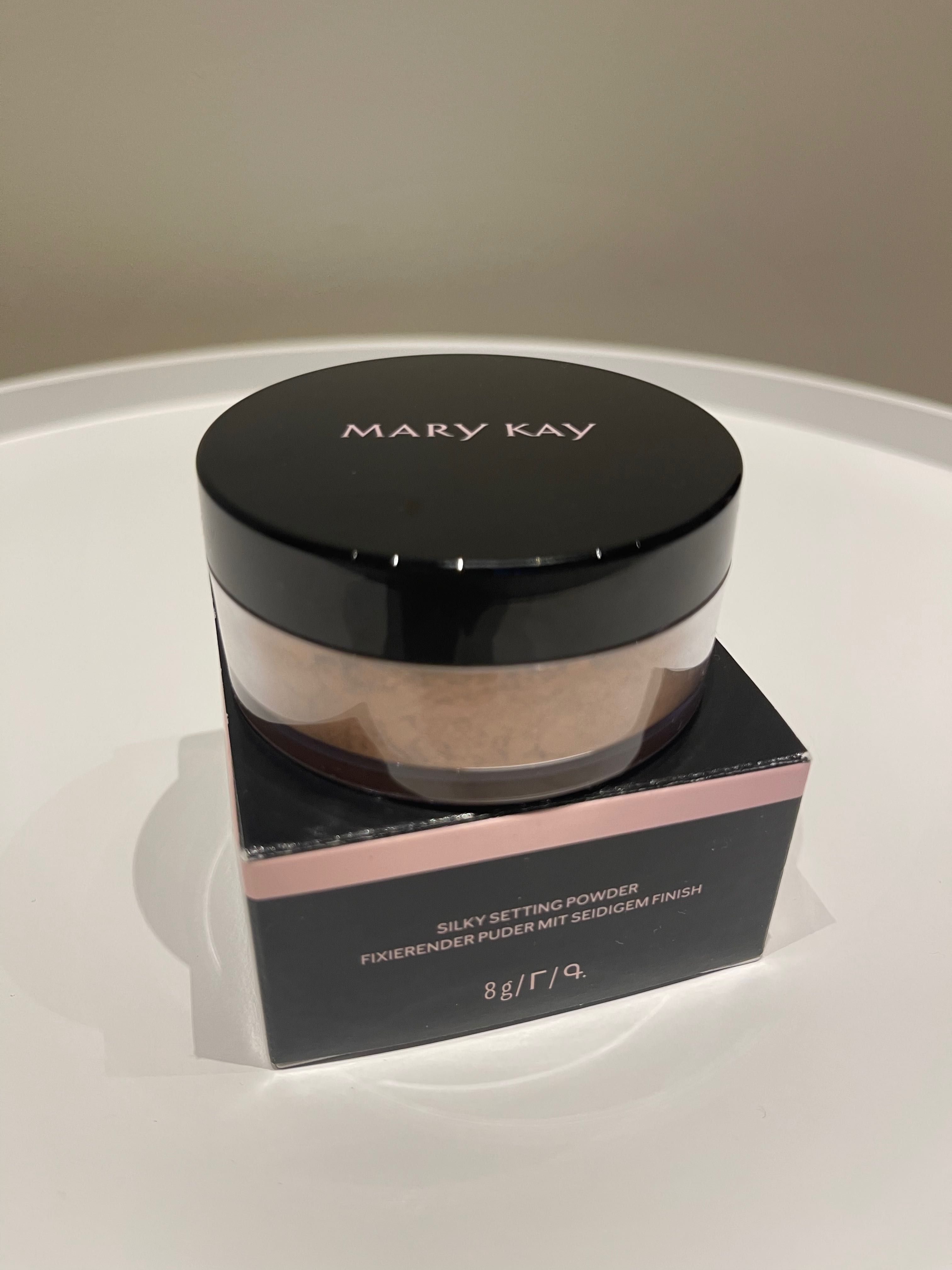 Jedwabisty puder wygładzający Mary Kay- medium beige