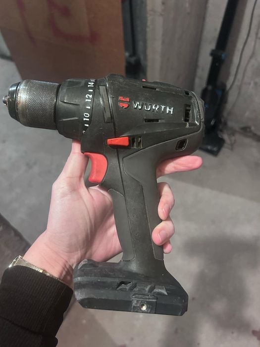 Sprzedam jest walizka 2 baterie ładowarka i wkrętarka