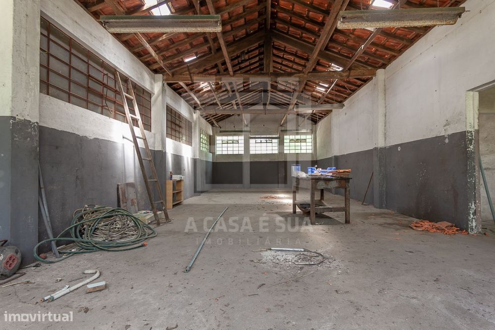Armazém Industrial em São João da Madeira