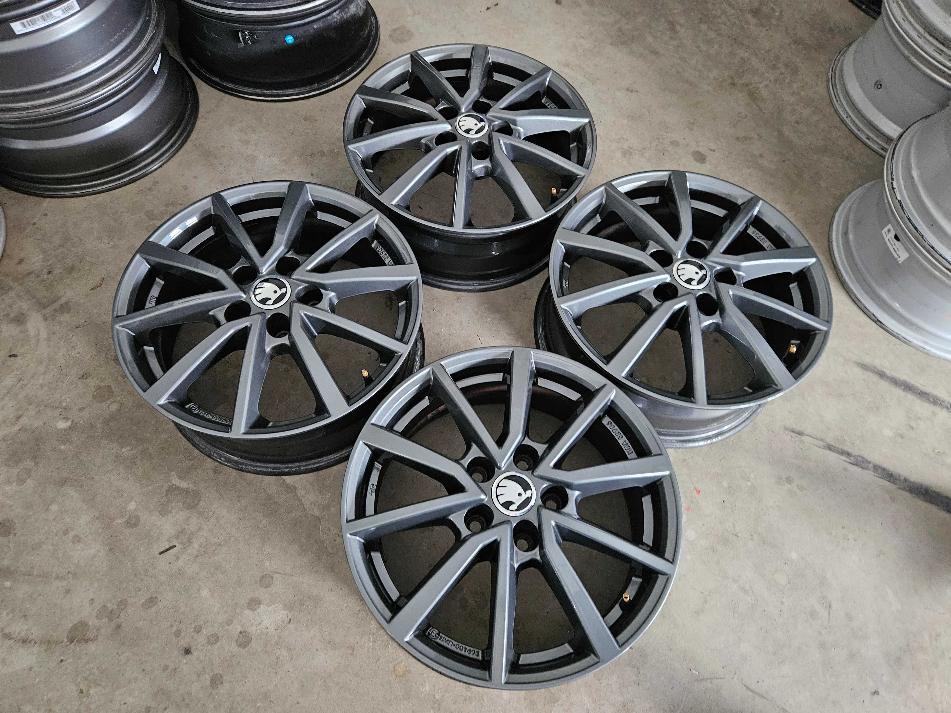 Alufelgi 16" Skoda Octavia II FL III IV VRS SuperB Karoq 5x112 Audi a3