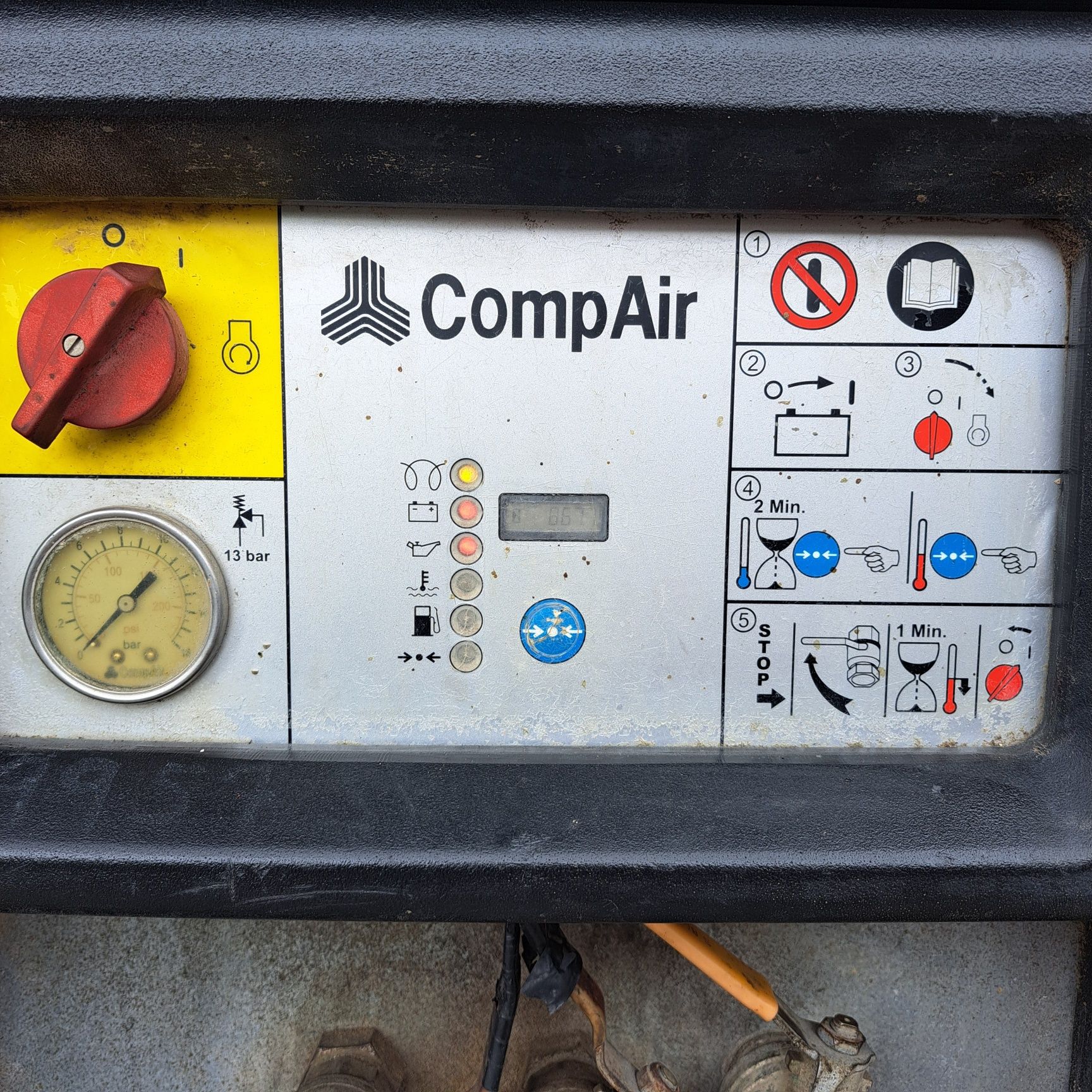 Kompresor śrubowy CompAir C62 2009 rok, 860mth