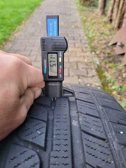 Opony zimowe 215/70/16