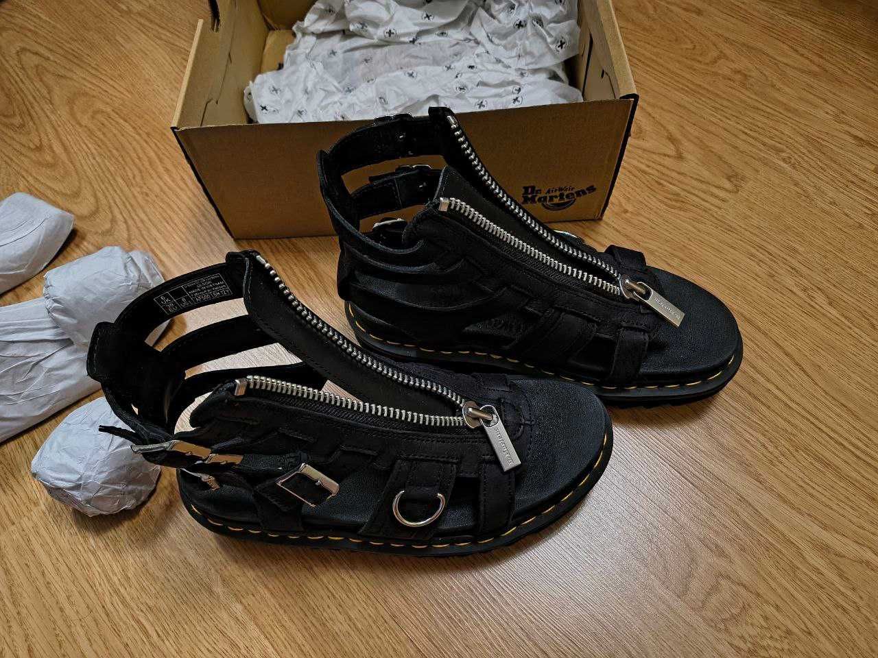 Sandały Dr Martens Olson Charcoal Grey Czarne Skóra Naturalna Zamsz 39