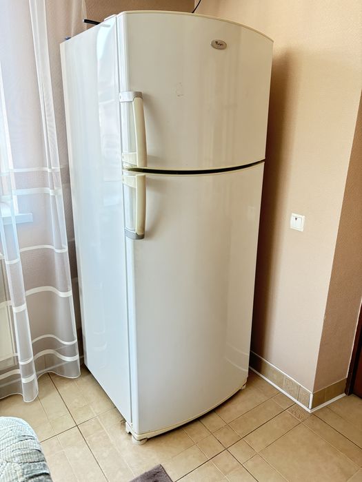 Продається холодильни Whirlpool