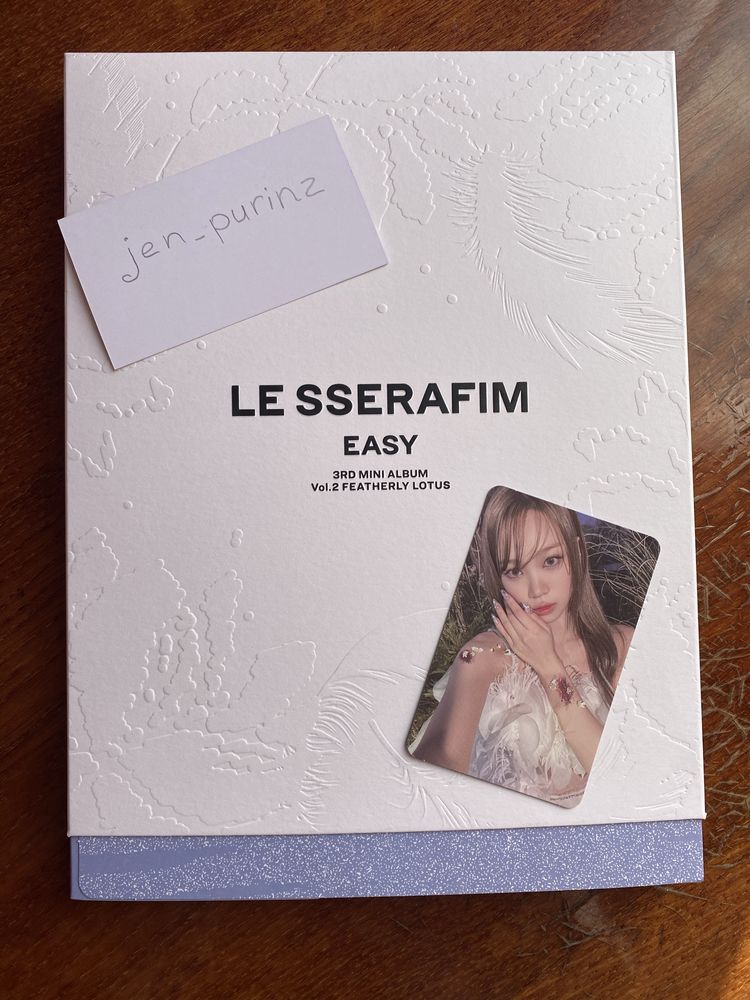Альбом Le sserafim Easy Featherly Lotus