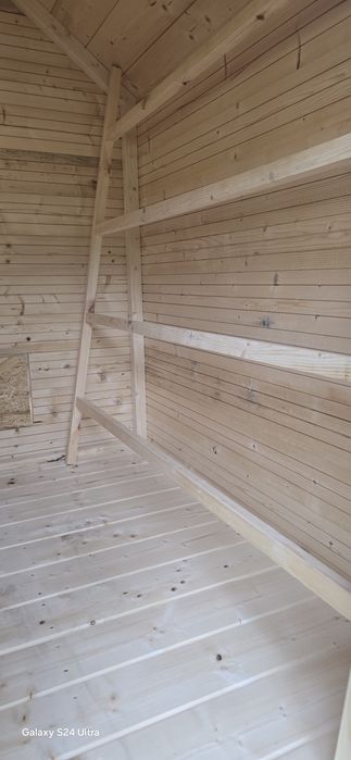 Solidny kurnik.  Kurnik drewniany.  Kurnik