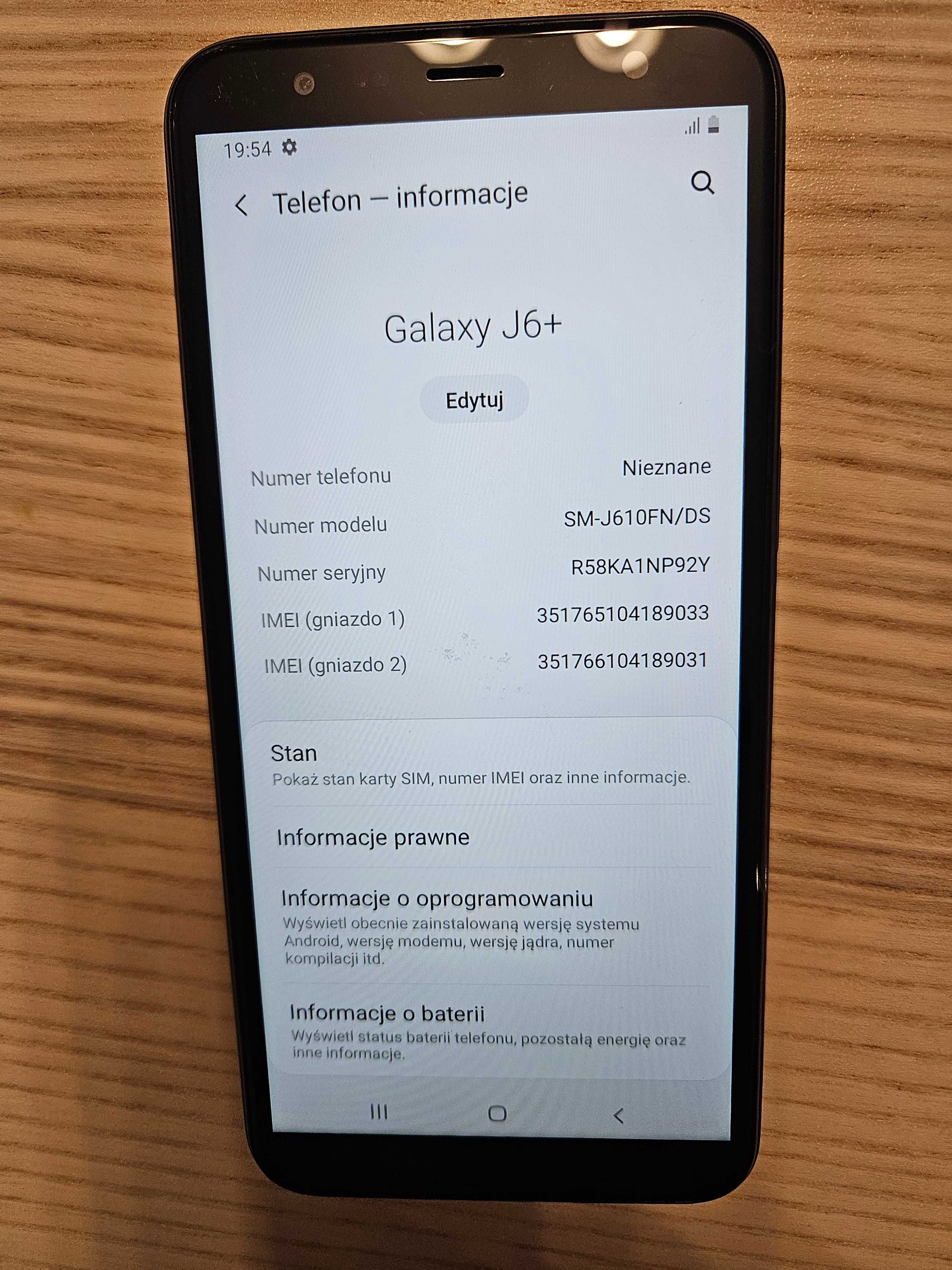Telefon Samsung Galaxy J6+, etui, słuchawki