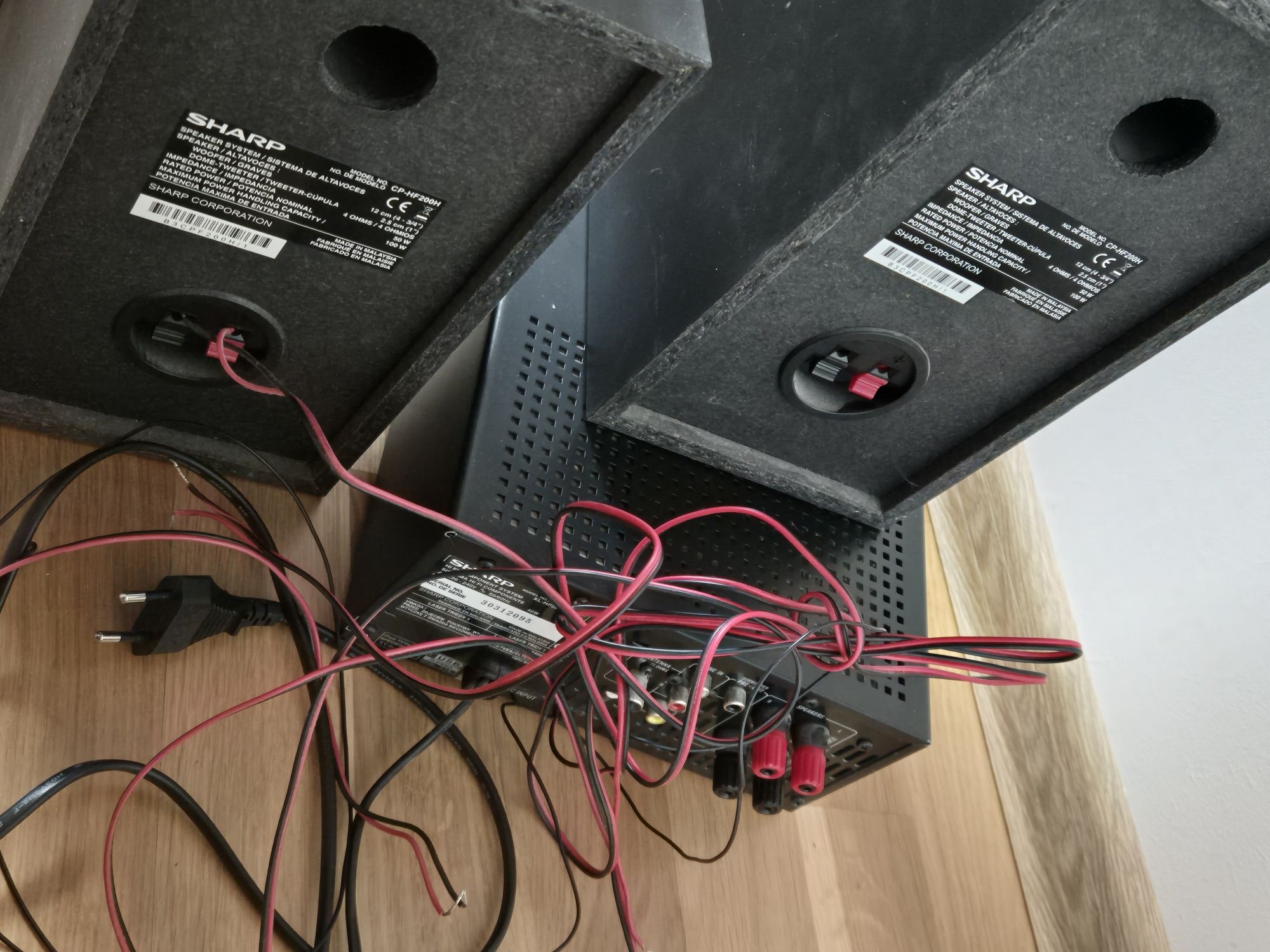 Wieża stereo Sharp XL-HF201PH z pilotem i głośnikami