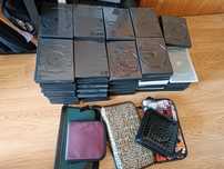 Mais de 200 caixas de DVD e algumas de cd