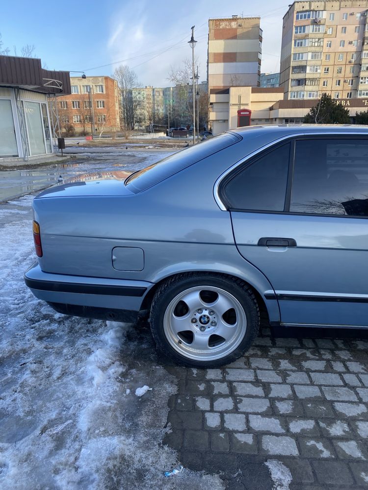 Продам BMW e34 525i