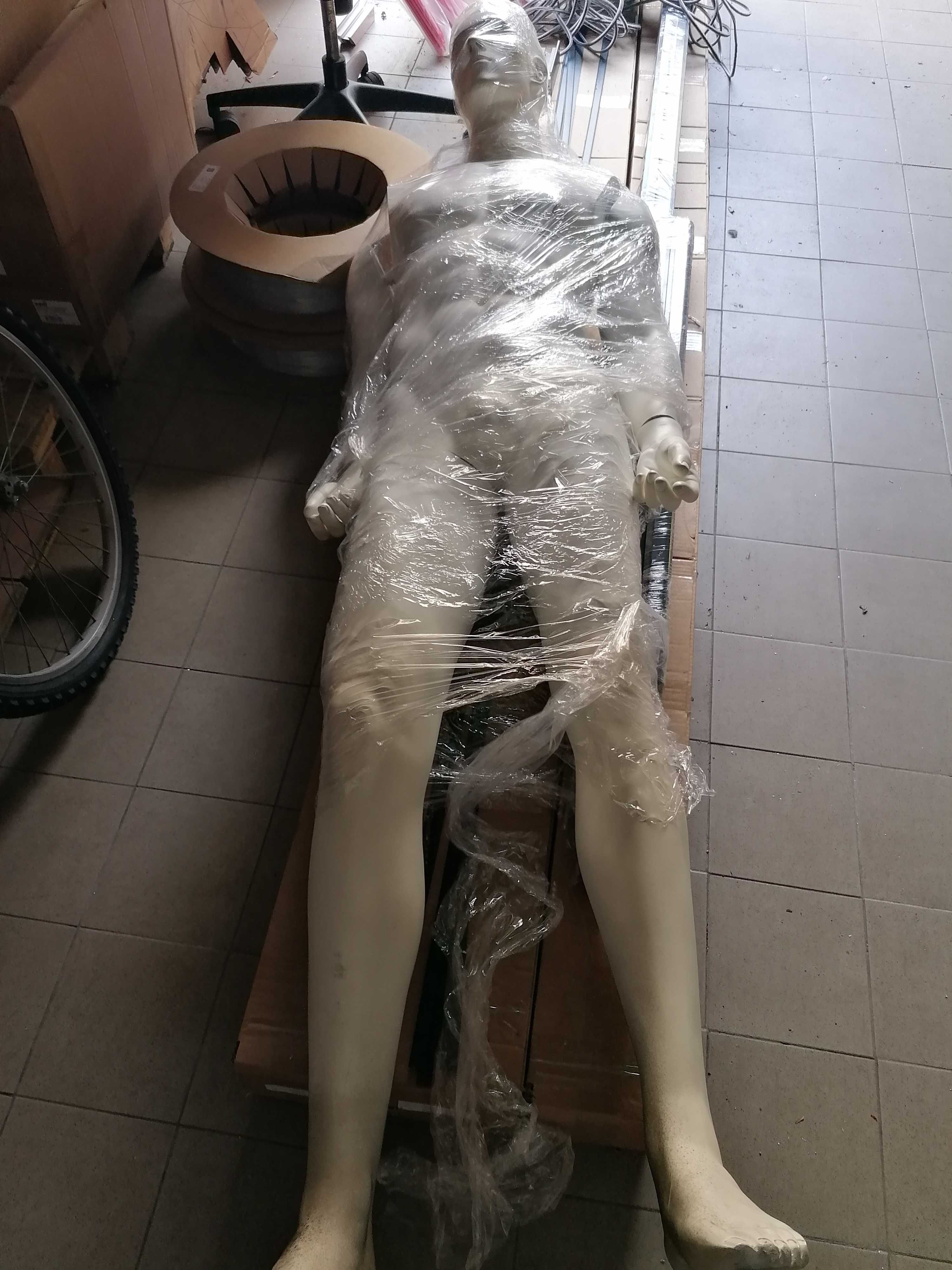 Manequim homem (3)e um de criança em bom estado.
