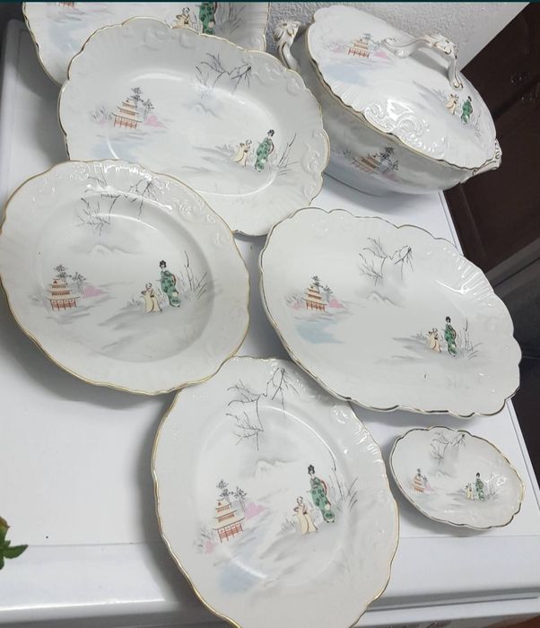 Serviço vista alegre com fio de ouro